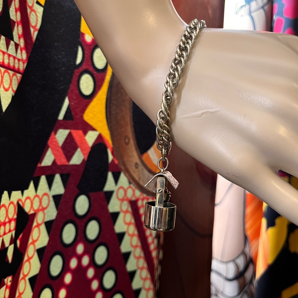 WELL..........vintage bracelet and charm - Picture 6 of 6